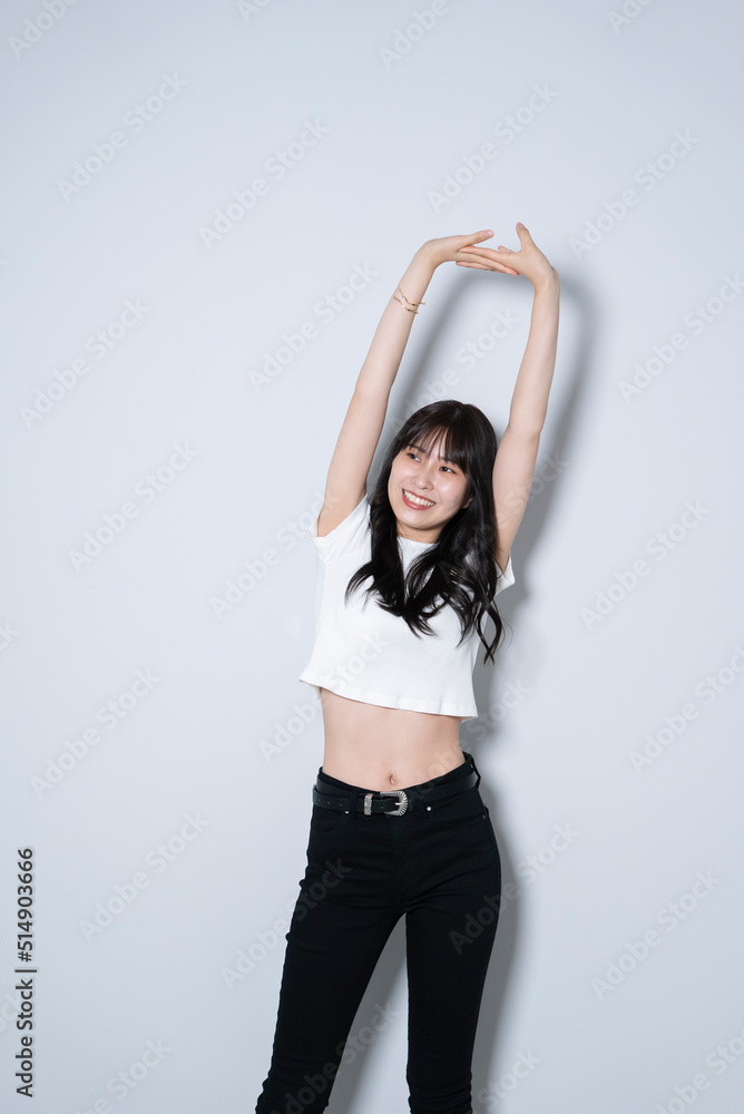 ストレッチをする女性 ストレッチをする女性