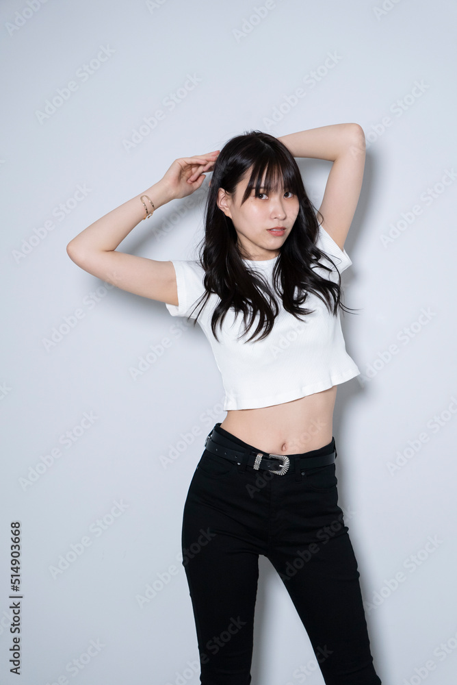 ストレッチをする女性 ストレッチをする女性