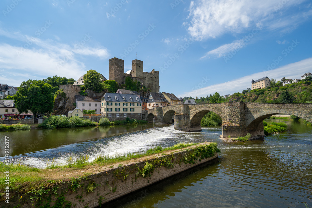 Stadt Runkel an der Lahn in Hessen Fluß Burg Blauer Himmel Mittelalter