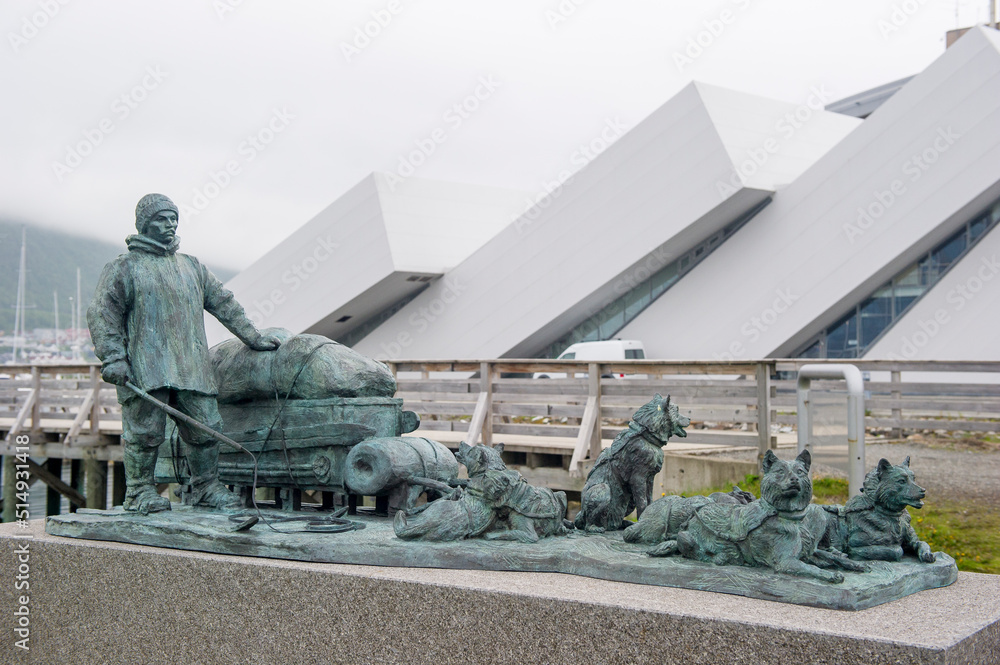 Obraz premium Tromso, Norway. 01.05.2015Statue to Helmer Hassen next to the museumShip MS Polstjerna,
