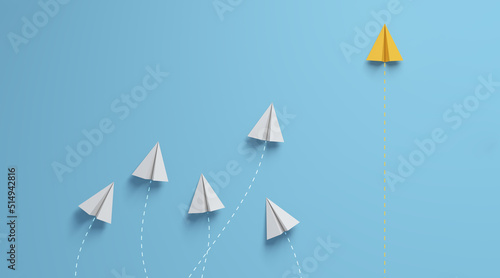 Fotografie Innovator Paper plane changing route to improve