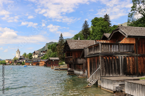 Obraz na płótnie St. Wolfgang im Salzkammergut; Seeufer mit Bootshäusern w salonie