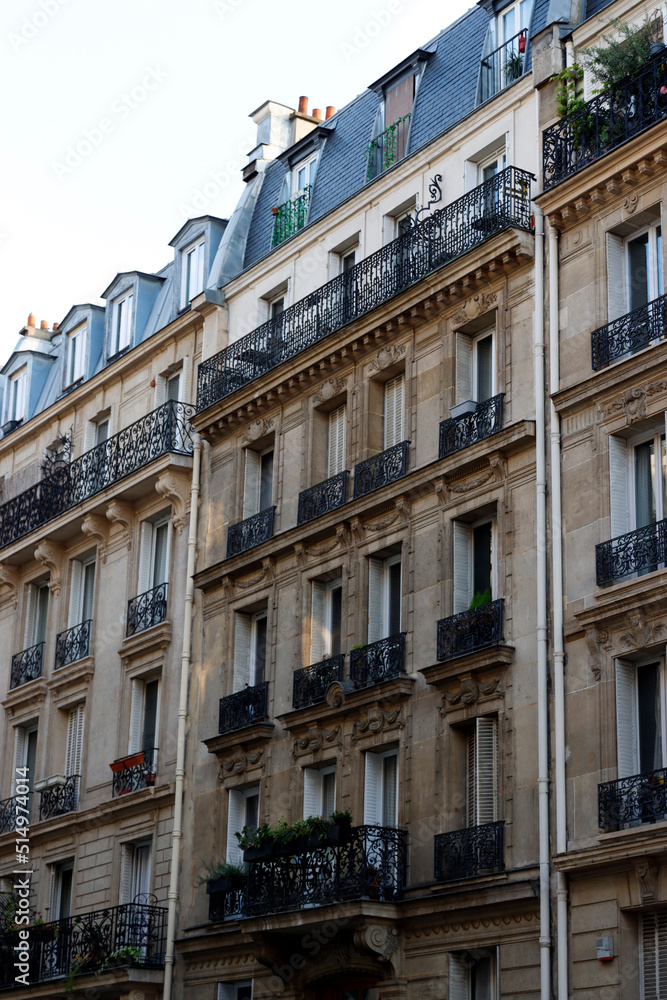 Building in the city of Paris