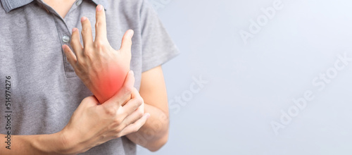 Cuadro en lienzo woman holding her wrist pain because using smartphone or computer long time
