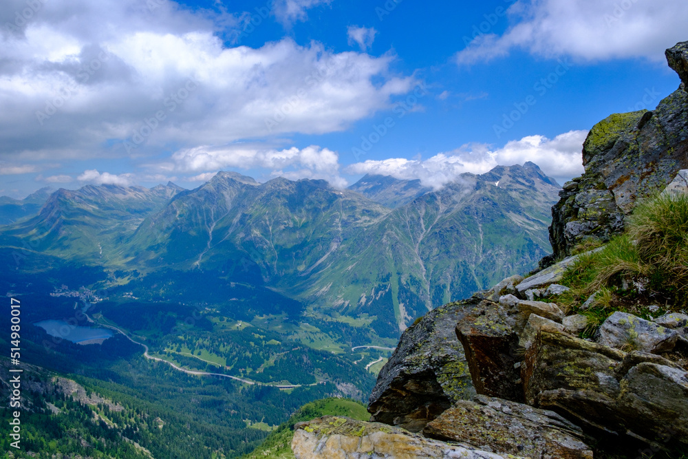 Fototapeta premium Il Passo San Bernardino visto dal Piz de Trescolmen, Grigioni, Svizzera, Alpi Lepontine