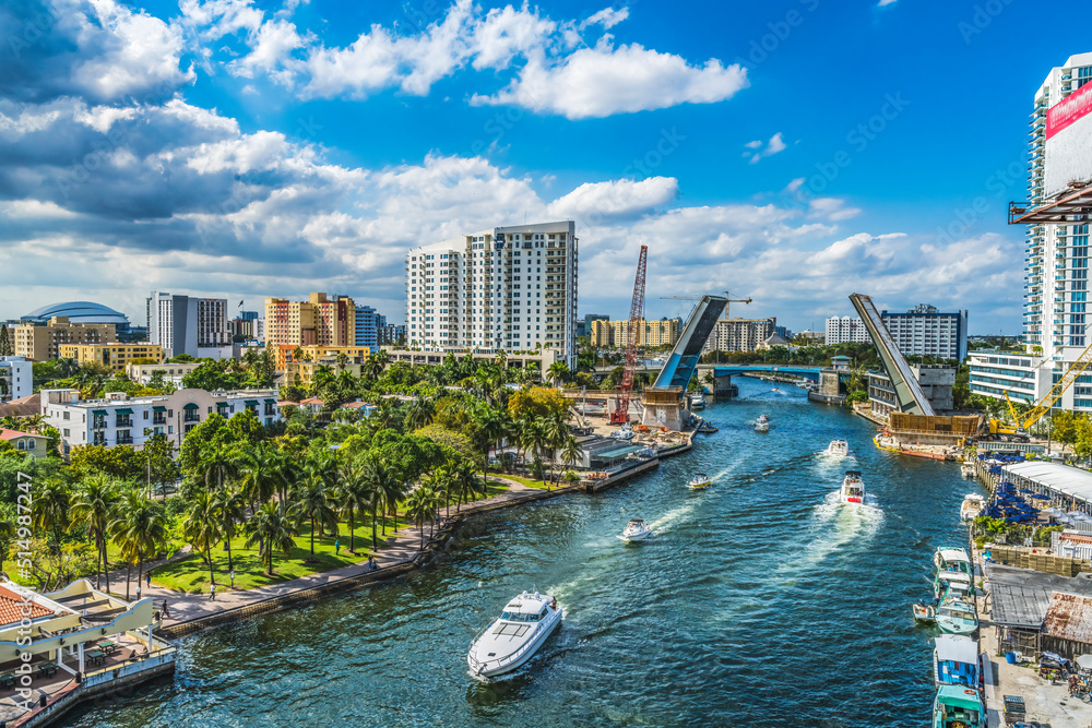 Fototapeta premium Open Brickell Avenue Bridge River Buildings Downtown Miami Florida