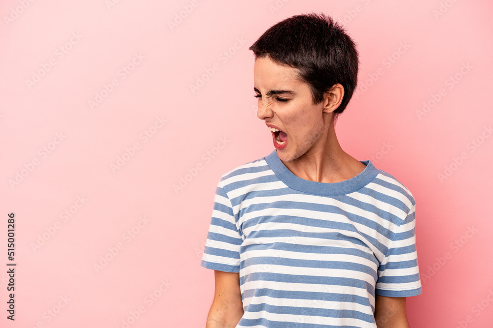 Obraz premium Young caucasian woman isolated on blue background shouting very angry, rage concept, frustrated.