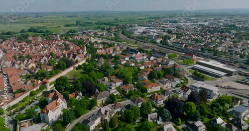 Drohnen-Video: Ausblick auf die Altstadt von Nördlingen im Ries