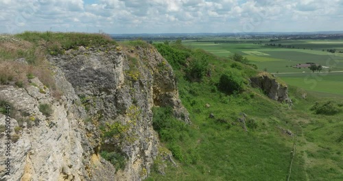 Video-Clip: Drohnenflug am Steinbruch Goldberg im Nördlinger Ries
