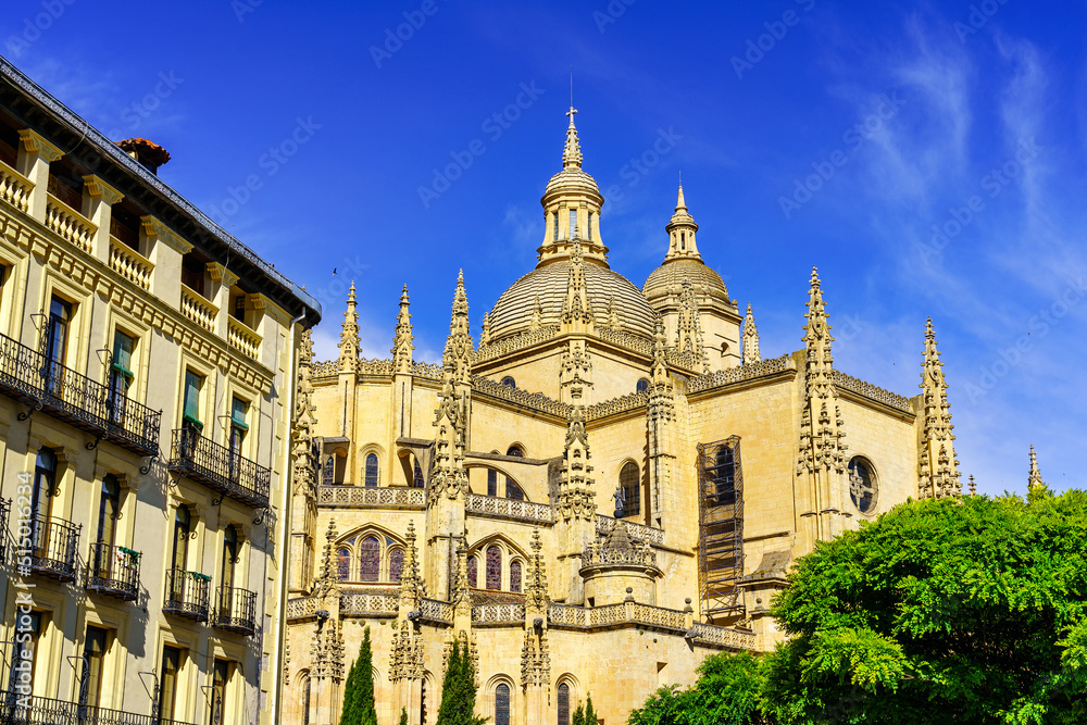 Top view of the Gothic cathedral of Segovia with its tall cupulas rising to the sky.