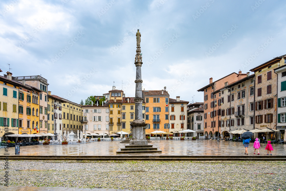 Fototapeta premium Piazza Giacomo Matteott in Udine