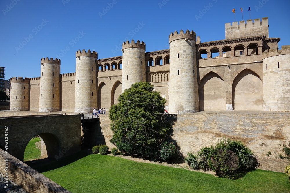Obraz premium ZARAGOZA, SPAIN View of the Aljafería Palace, a fortified medieval Islamic palace built during the second half of the 11th century in Zaragoza, Aragon, Spain.