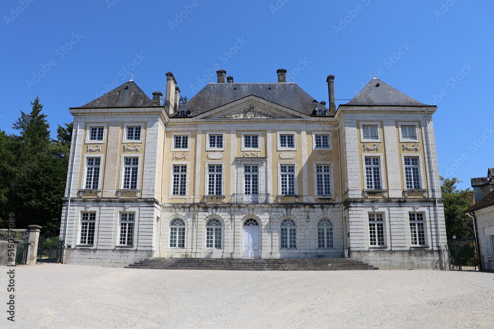 L'ancien palais épiscopal, construit au 18eme siècle, désormais bibliothèque et médiathèque municipale, vue de l'extérieur, ville de Belley, département de l'Ain, France