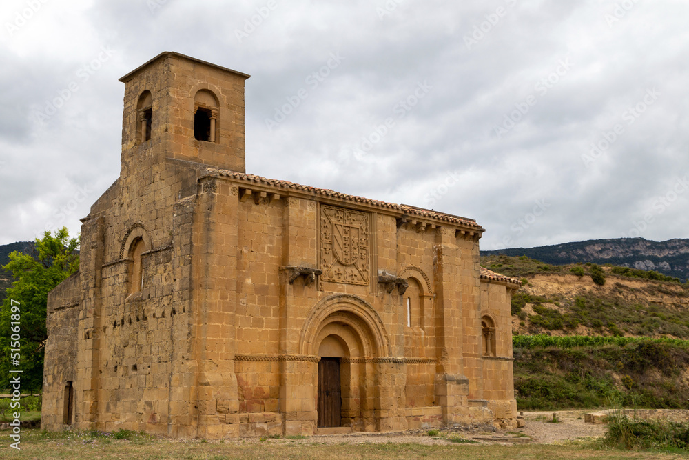 Ermita románica de Santa Maria de la Piscina (siglo XII). San Vicente de la Sonsierra, La Rioja, España.