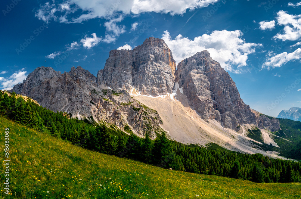 Monte Pelmo dal Rifugio Città di Fiume, Val di Zoldo, Val Fiorentina, Dolomiti, Italia, Cadore, Veneto Monte Pelmo dal Rifugio Città di Fiume, Val di Zoldo, Val Fiorentina, Dolomiti, Italia, Cadore, Veneto