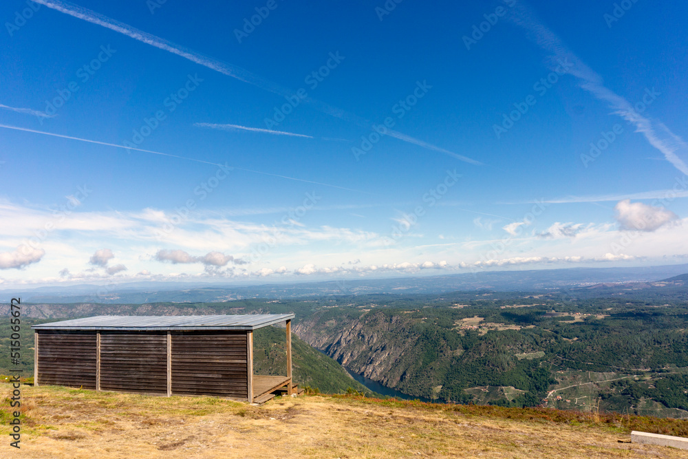 Vista del río Sil desde el mirador de Triguás en la Ribeira Sacra. Galicia, España. Vista del río Sil desde el mirador de Triguás en la Ribeira Sacra. Galicia, España.