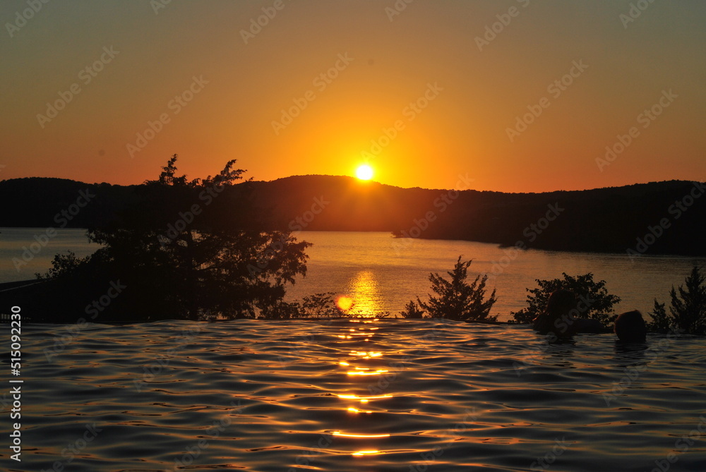 Naklejka premium Sunset Over the Water