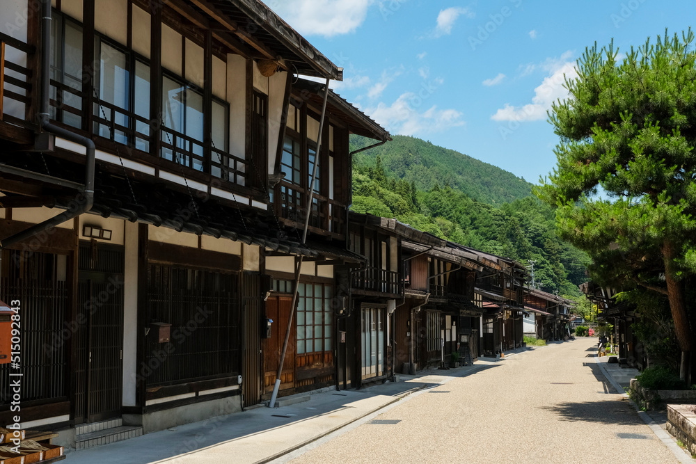 木造の住居が多く残る中山道の宿場町