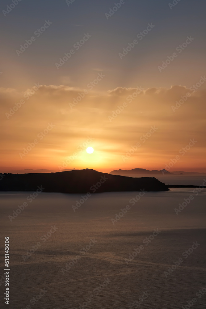 Fototapeta premium Amazing golden sunset at Santorini in Greece