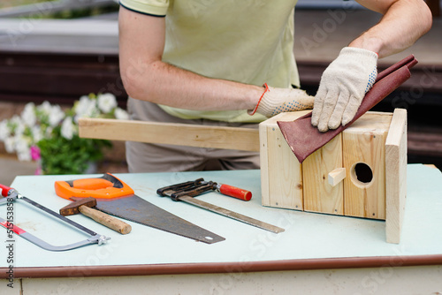 Fotografia Craftsman making a wooden birdhouse with tools