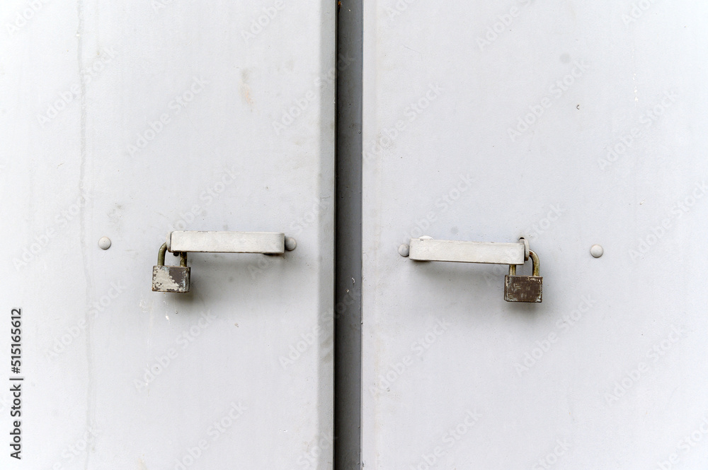 metal chain & rusty iron lock