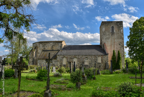 Döllersheim, Kirche, Ruine, Allensteig, Peterskirche, St. Peterskirche, Truppenübungsplatz, Denkmalschutz, Friedenskirche, Kulturgut, romanisch, gotisch, Petrus, Paulus, Kirchenpatron, renoviert, notd photo