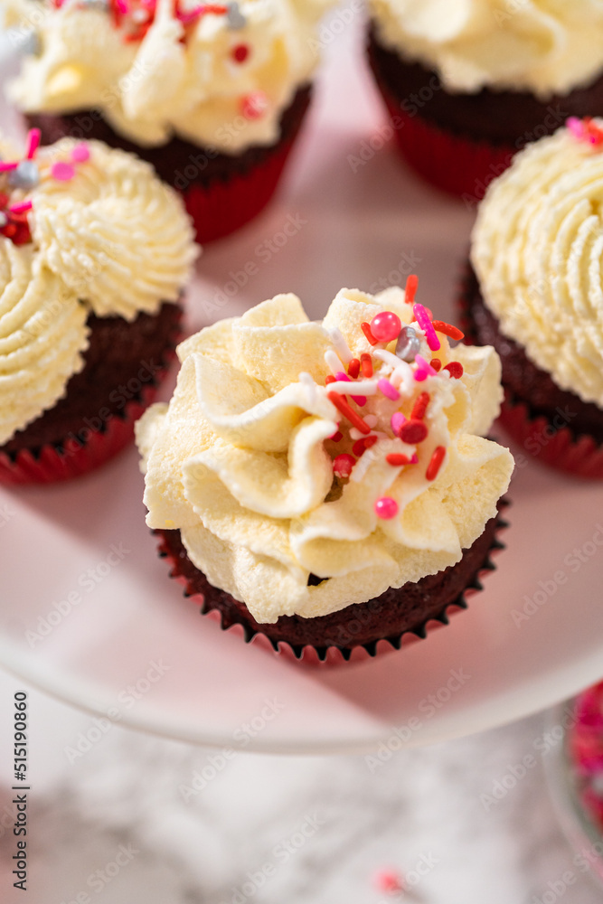 Red Velvet Cupcakes with White Chocolate Ganache Frosting Red Velvet Cupcakes with White Chocolate Ganache Frosting