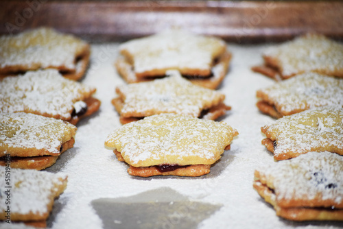 Linzer Cookies Christmas Delight