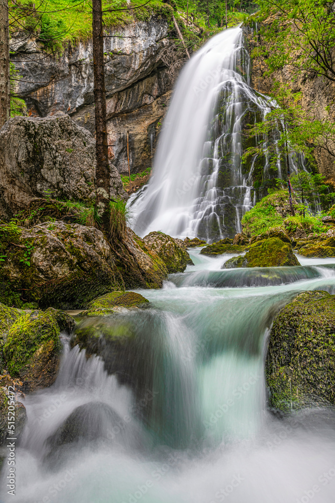 Obraz premium Gollinger Waterfall in Golling, Austria