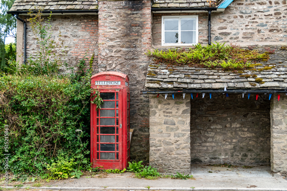 Obraz premium old red telephone box in countryside