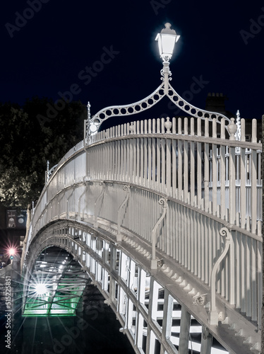 Canvas Print Ha penny Bridge in Dublin at night, Ireland