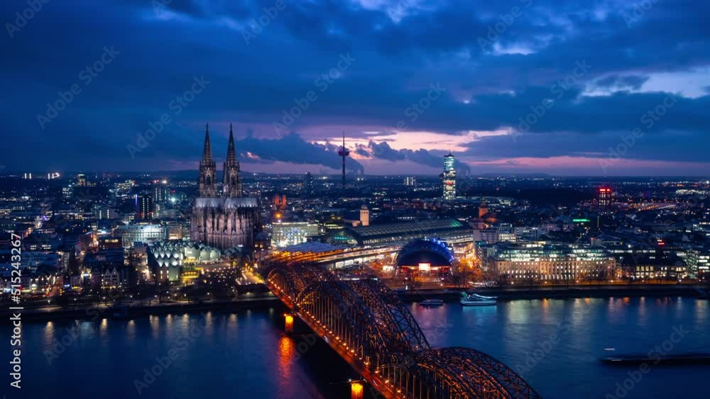 Köln abendlicher Zeitraffer 2 - Pan Rechts Köln abendlicher Zeitraffer 2 - Pan Rechts