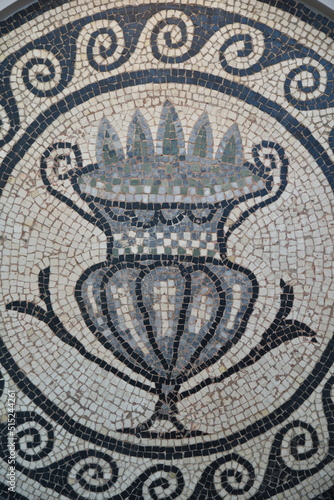 Mosa  que romaine au vase antique