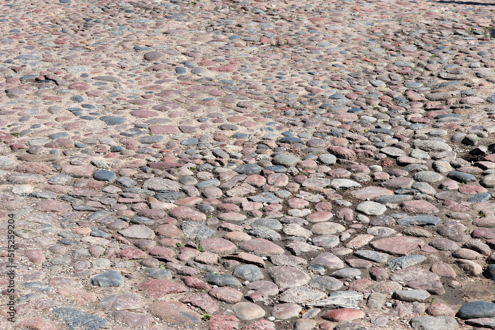 Stara kamienista droga w europie starożytnej. Kocie łby.  - obrazy, fototapety, plakaty 