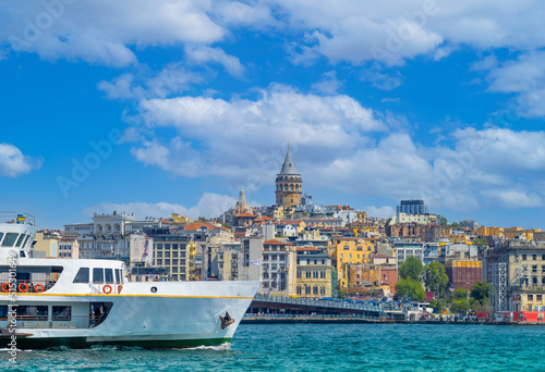 Obraz na plátně Bosphorus strait in Istanbul, Bosporus tour boats and views of Istanbul mosques and historic center