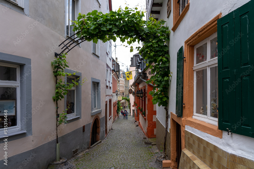 Bernkastel-Kues Rheinland-Pfalz Fachwerk Umgebinde Brunnen Historisch Mosel Weinhänge Bernkastel-Kues Rheinland-Pfalz Fachwerk Umgebinde Brunnen Historisch Mosel Weinhänge