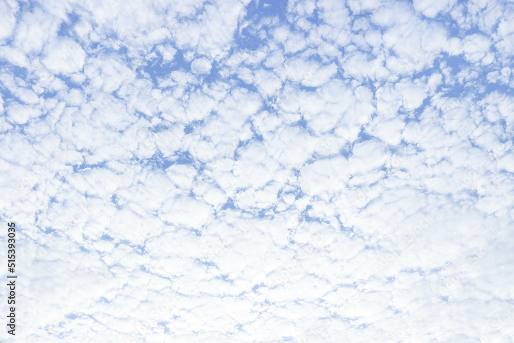 Obraz premium Blue sky covered with white clouds.