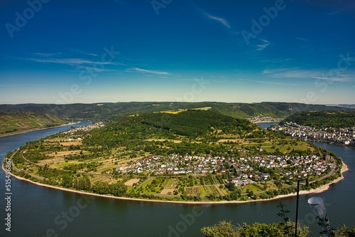 Der Rhein fließt eine Kurve 
