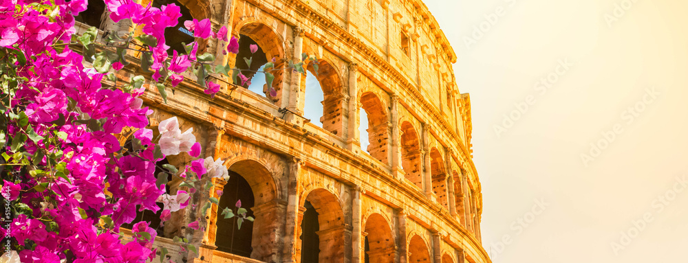 Obraz premium Colosseum at sunset in Rome, Italy