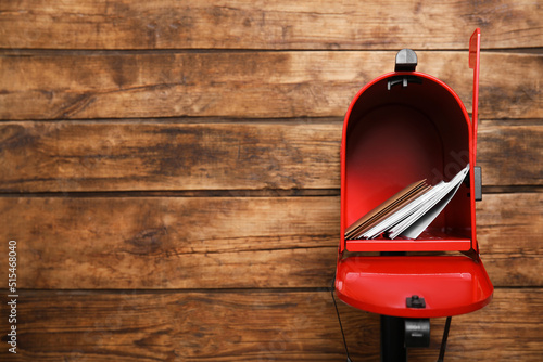 Papier peint Open red letter box with envelopes against wooden background