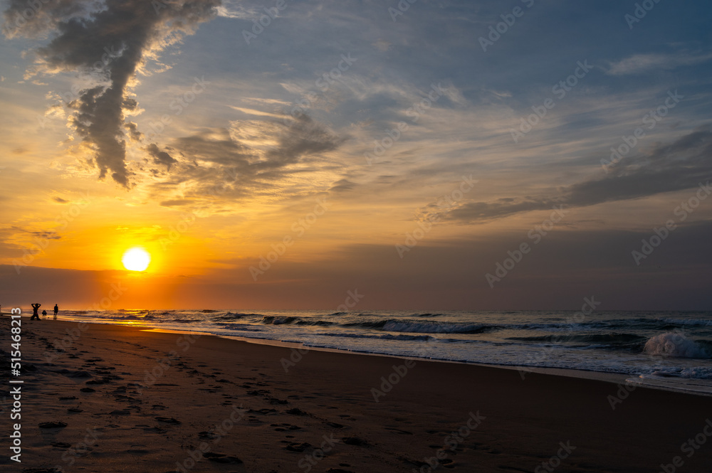 Obraz premium Sunrise Beach Activities