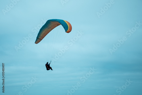 Obraz na płótnie paraglider in the sky w salonie