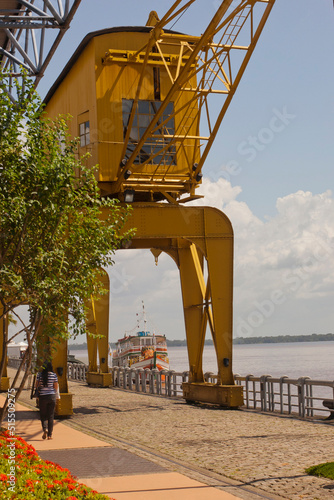 Картината върху платно a crane at the docks of the port of belem do pará