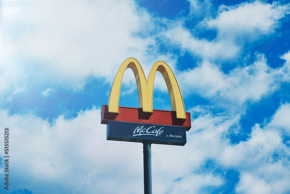 マクドナルド 企業の看板 ロゴマーク Stock Photo | Adobe Stock