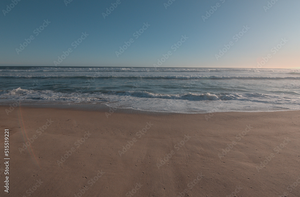 Disfruta de unas impresionantes fotos desde la orilla de la playa con las olas vistas desde abajo. Esta selección te llevará al lado tranquilo de la naturaleza y te hará sentir como si estuvieras para