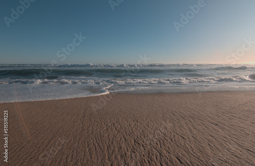 Disfruta de unas impresionantes fotos desde la orilla de la playa con las olas vistas desde abajo. Esta selección te llevará al lado tranquilo de la naturaleza y te hará sentir como si estuvieras para
