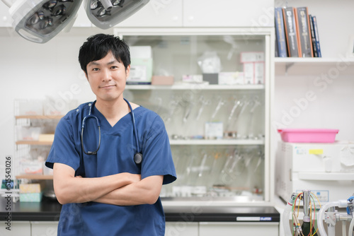 病院のお医者さん男性