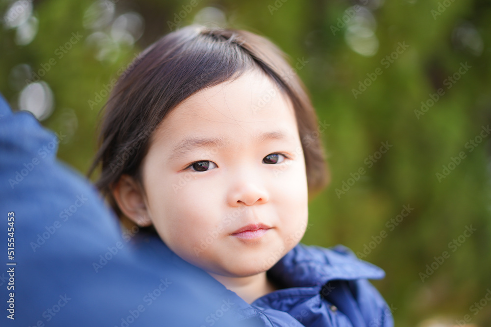 遊園地で遊ぶ少女 遊園地で遊ぶ少女