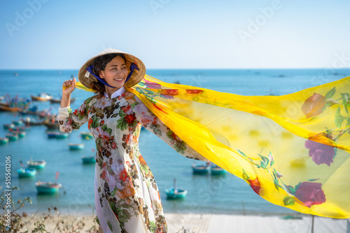 Bild auf Leinwand Vietnamese lady with Ao Dai Vietnam traditional dress