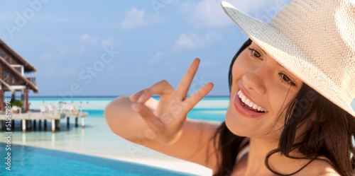 Fototapeta travel, tourism and summer vacation concept - happy smiling woman in straw hat s